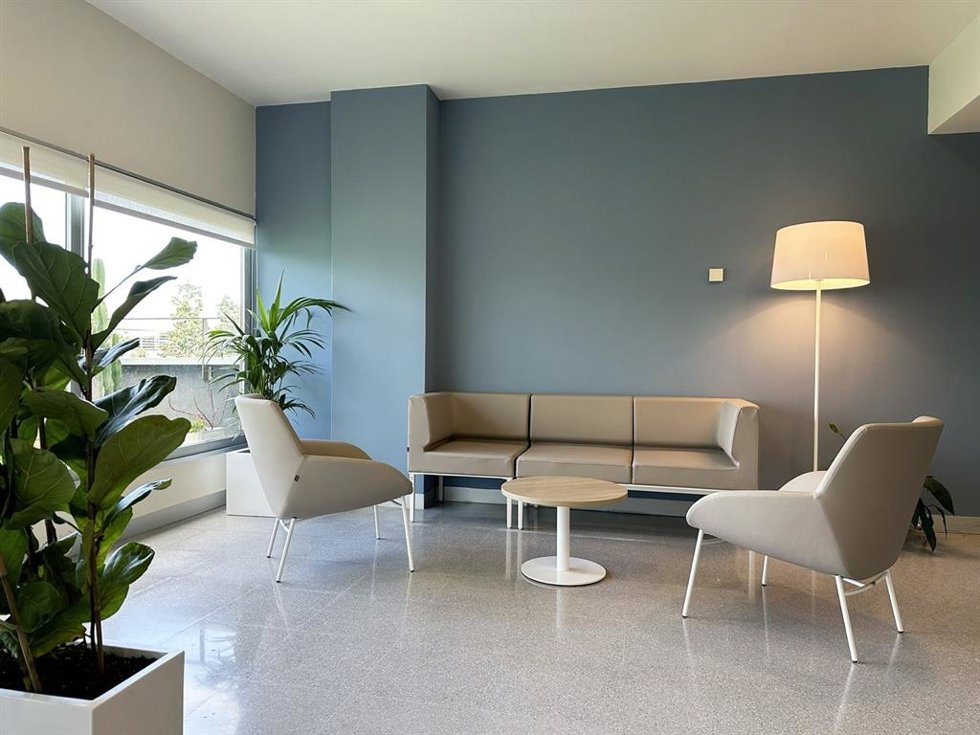 Archivo - Nueva sala de espera del Hospital Mateu Orfila