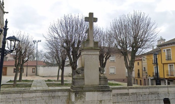 Paralizado el derribo de la cruz de los caídos en Dueñas (Palencia) tras la petición de Abogados Cristianos