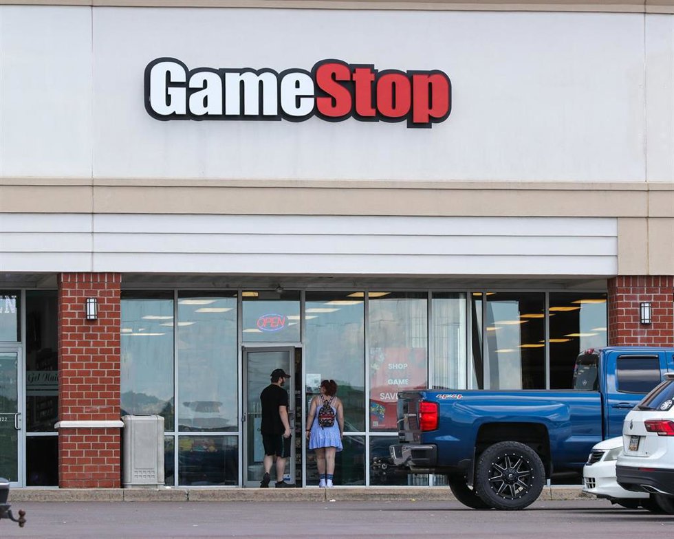 Archivo - May 19, 2024, Bloomsburg, Pennsylvania, United States: An exterior view of a GameStop store at the Buckhorn Plaza shopping center.
