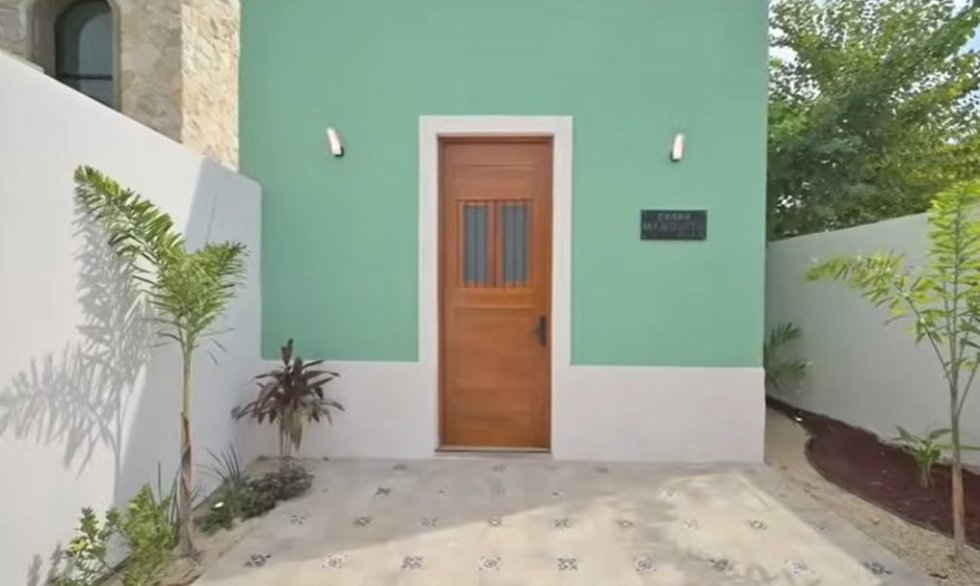 Detrás de esta estrechísima fachada se esconde una vivienda de lujo de 322 metros cuadrados que nadie esperaría