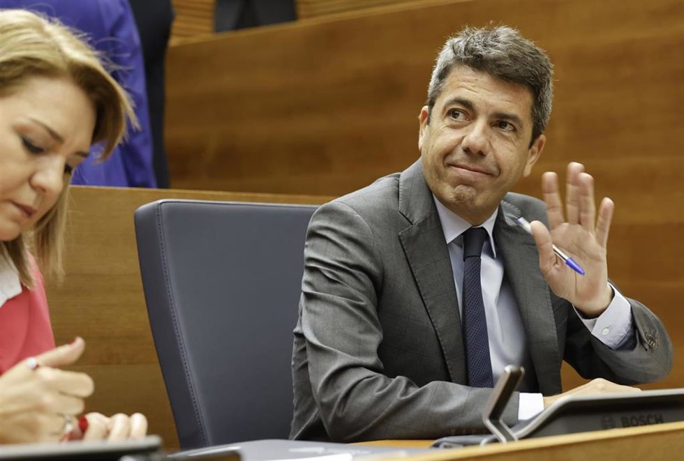 El 'president' de la Generalitat, Carlos Mazón, en la sesión de control este miércoles en Les Corts