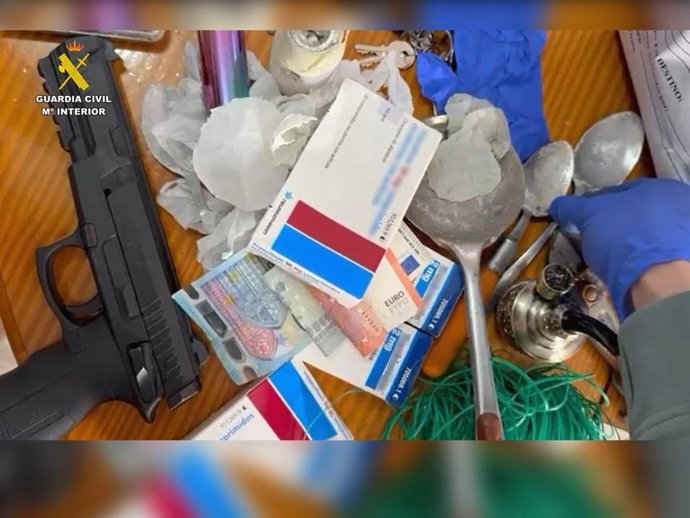 Desarticulado un punto de venta de droga en Santa Pola (Alicante) y detenido su presunto responsable.