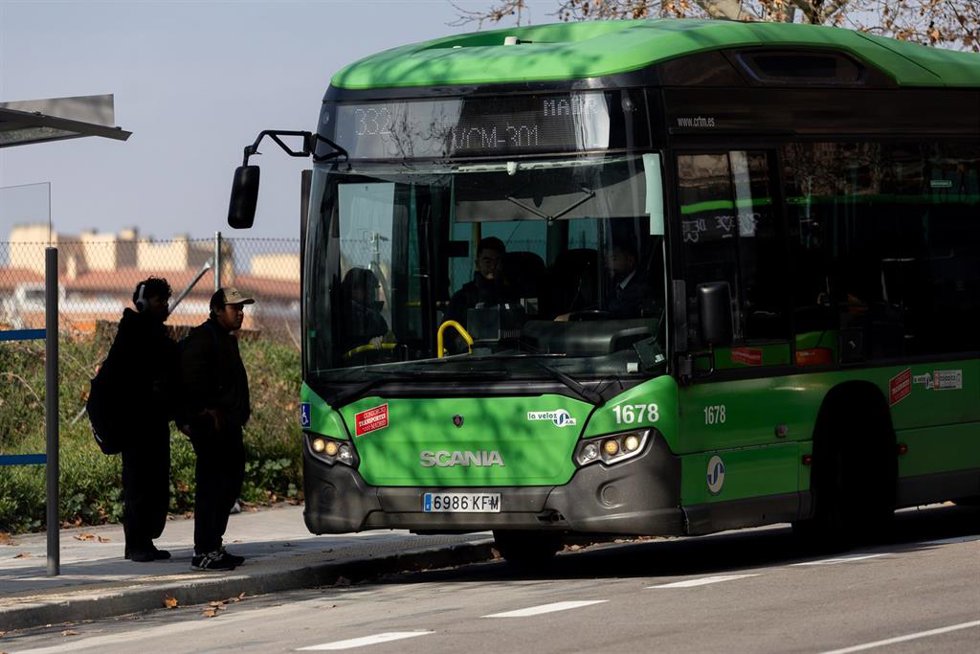 Archivo - Un autobús en la estación de Méndez Álvaro, a 17 de febrero de 2025, en Madrid