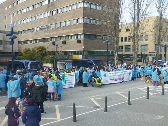 Más de un centenar de Veterinarios pide en Valladolid la derogación del "demoníaco" RD 666 que "coarta" su autonomía .
