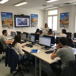 UNAV amplía su oferta formativa y ofrece casi 5.000 horas de formación gratuita para los agentes de viajes en abril.