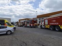 Susto en el Polígono do Ceao de Lugo por un incendio en una de las naves de Cafés Candelas, sofocado sin heridos
