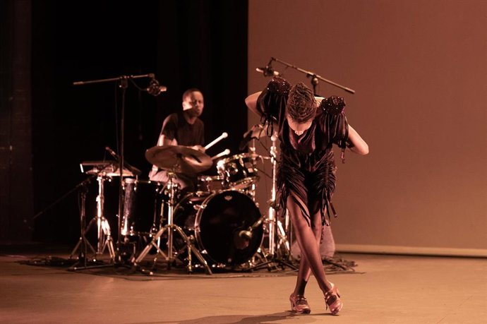 Archivo - La bailaora de origen africano Yinka Esi Graves reivindica la visibilidad del diferente en el Teatro Alhambra