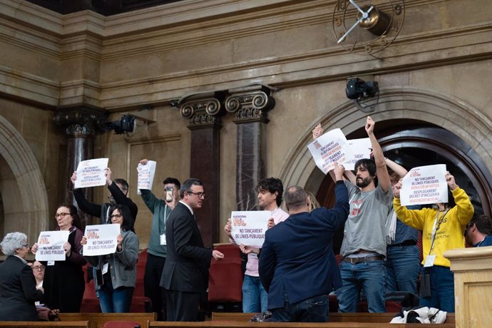 Protesta de la comunitat educativa al Parlament