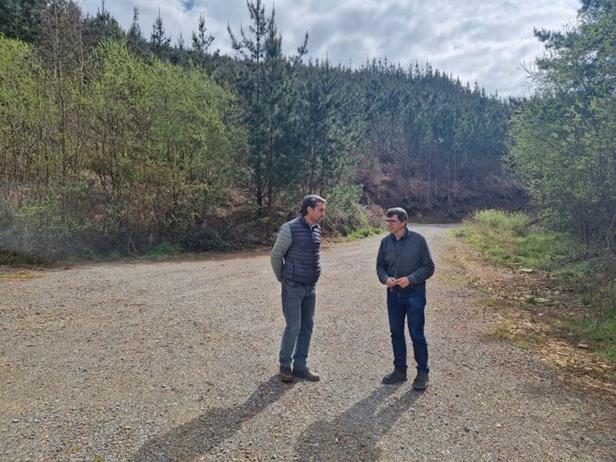 El director general de Gestión Forestal, Javier Vigil, visita las actuaciones que se están llevando a cabo en Brañaseca.