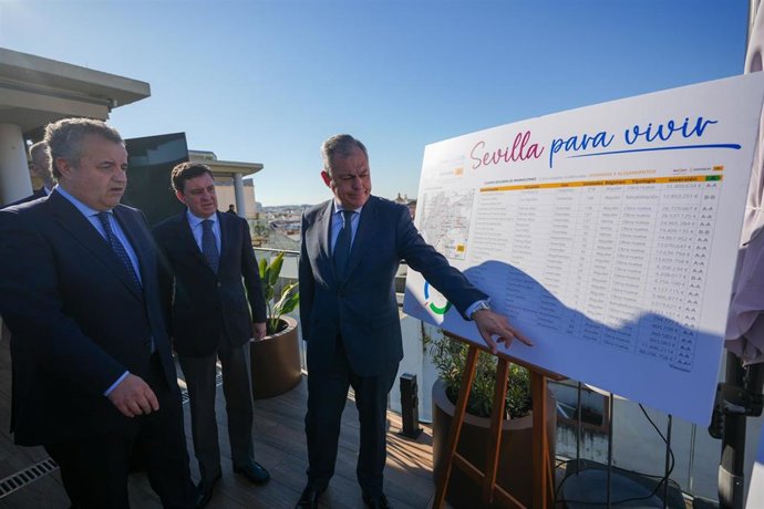 El alcalde de Sevilla, José Luis Sanz, hace balance de vivienda construida.