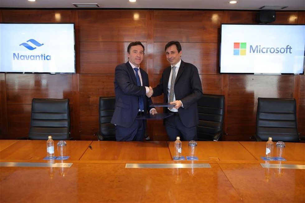 Ricardo Domínguez, presidente de Navantia, y Paco Salcedo, presidente de Microsoft España.