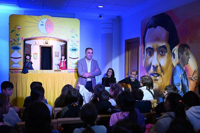 El presidente de la Diputación de Granada, Francis Rodríguez, en el Museo Casa Natal de Federico García Lorca