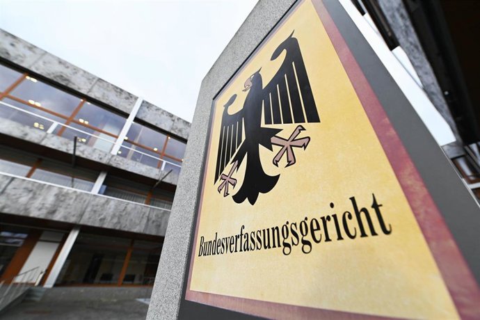Archivo - 26 February 2020, Baden-Wuerttemberg, Karlsruhe: A general view of the entrance to the Federal Constitutional Court. Photo: Uli Deck/dpa