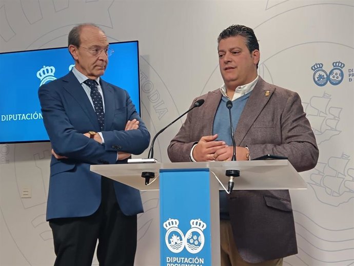 El diputado responsable de Plagas, Arturo Alpresa, y el jefe de Servicio de control de Plagas Francisco Cáceres.