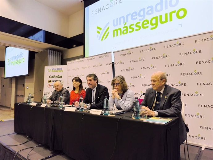 Los regantes piden que Transportes asuma las competencias del agua para impulsar inversiones hidráulicas.