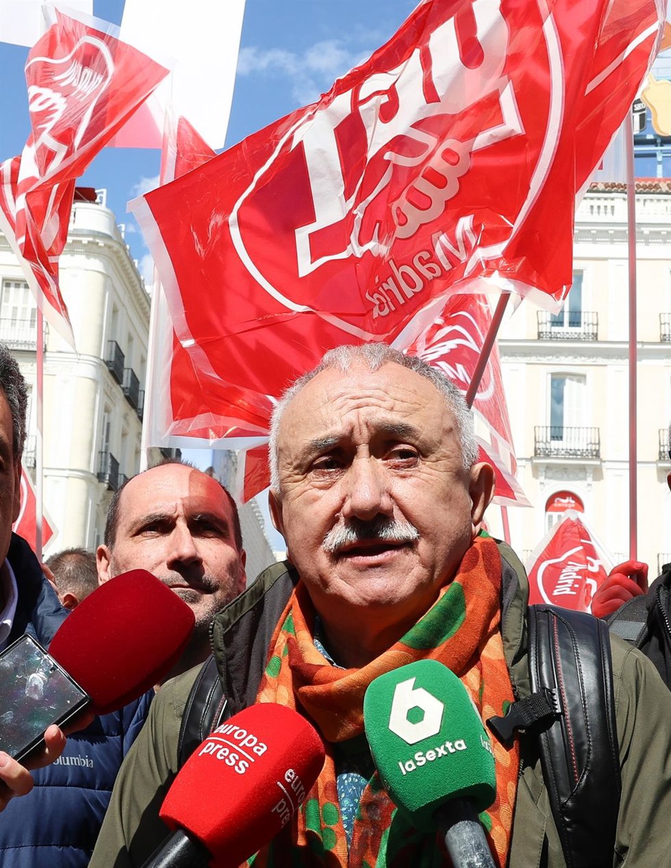 El secretario general de UGT, Pepe Álvarez, durante la concentración del sector de la seguridad privada de este miércoles, 26 de marzo