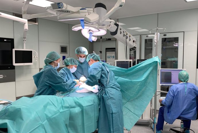 Imagem de recurso de uma sala de cirurgia em Quirónsalud.