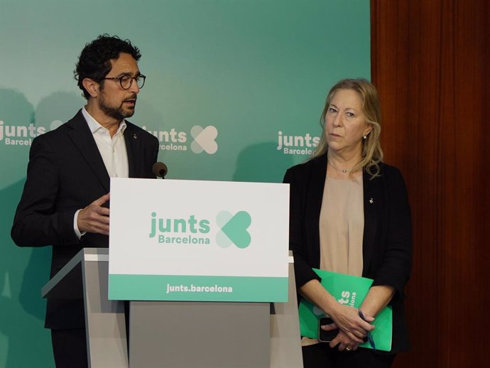 Els regidors de JuntsXBarcelona Neus Munté i Damià Calvet 