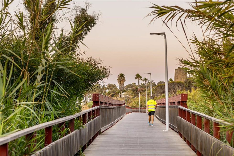 Archivo - El Ayuntamiento trabaja para crear un gran corredor litoral que conecte todo el litoral, que se encuentra ya al 95% de ejecución, con este nuevo tramo, el impulso que se acaba de dar a la obra en la zona de Benamara y los proyectos para los nu