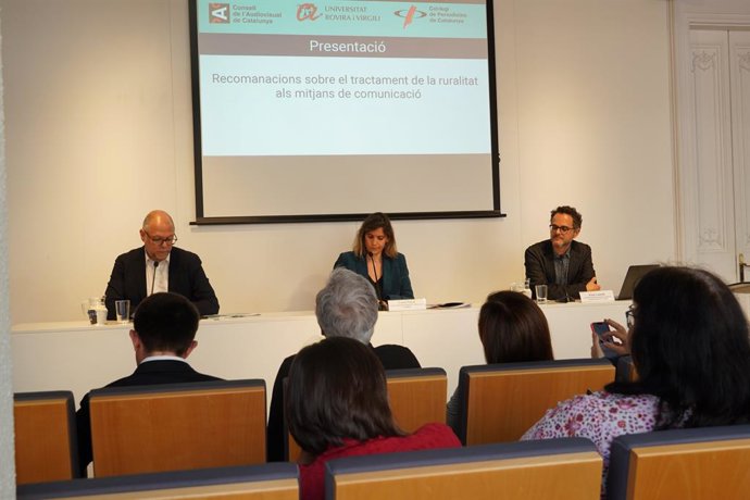 Col·legi de Periodistes, CAC y URV actualizan recomendaciones para tratar la ruralidad en los medios de comunicación