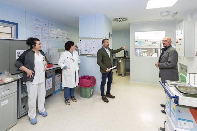 El Consejero De Salud, César Pascual, Asiste Al Inicio De Las Obras De Construcción De Las Salas Blancas Para La Unidad De Terapias Avanzadas (UTA) En El Hospital De Liencres