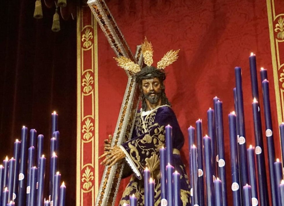 El libro "Hermandad de El Silencio. Curiosidades. Fe. Cultos. Historia. Legado. Cofradía. Enseres. Imágenes. Arte" ahonda en los entresijos de la historia de la cofradía