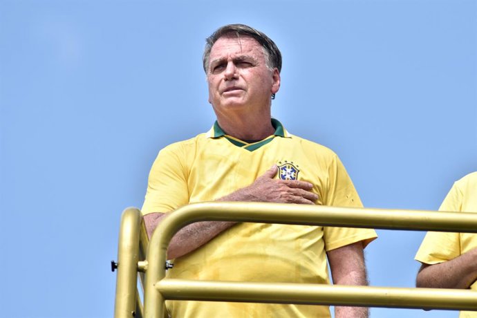 16 de março de 2025, Rio de Janeiro, Rio de Janeiro, Brasil: O ex-presidente Jair Bolsonaro (PL) participou neste domingo (16) de um evento com apoiadores na Praia de Copacabana, no Rio de Janeiro. O principal tema do evento foi a anistia aos condenados p