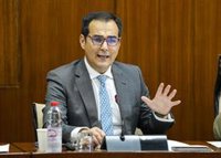 El consejero de Justicia y PSOE-A se afean cambios de "discurso" en relación a altos cargos al gobernar el PP-A