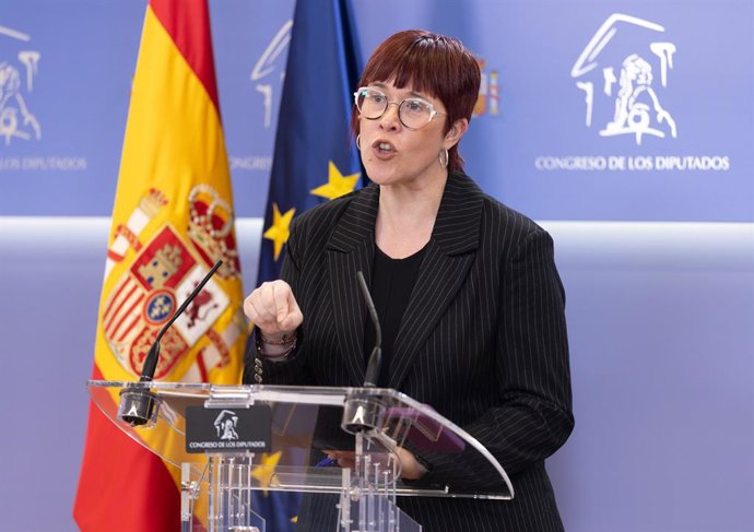 La portaveu de Compomís en el Congrés, Águeda Micó, durant una roda de premsa anterior a la Junta de Portaveus, en el Congrés dels Diputats, a 25 de març del 2025, a Madrid (Espanya).