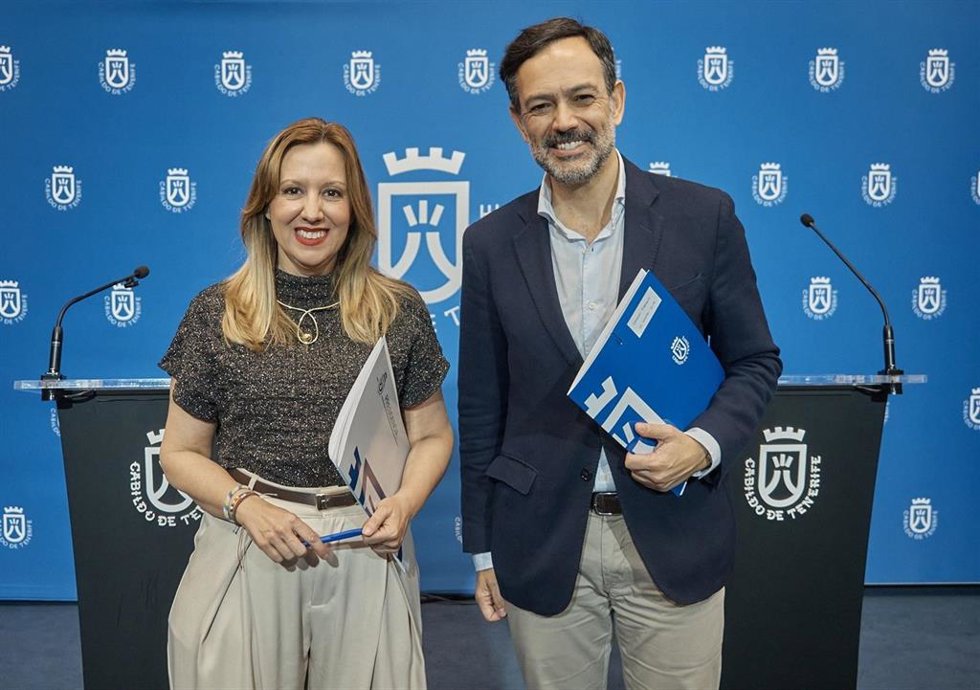 Rosa Dávila, presidenta del Cabildo de Tenerife, y Lope Afonso, vicepresidente, en rueda de prensa por acuerdos de consejo de gobierno
