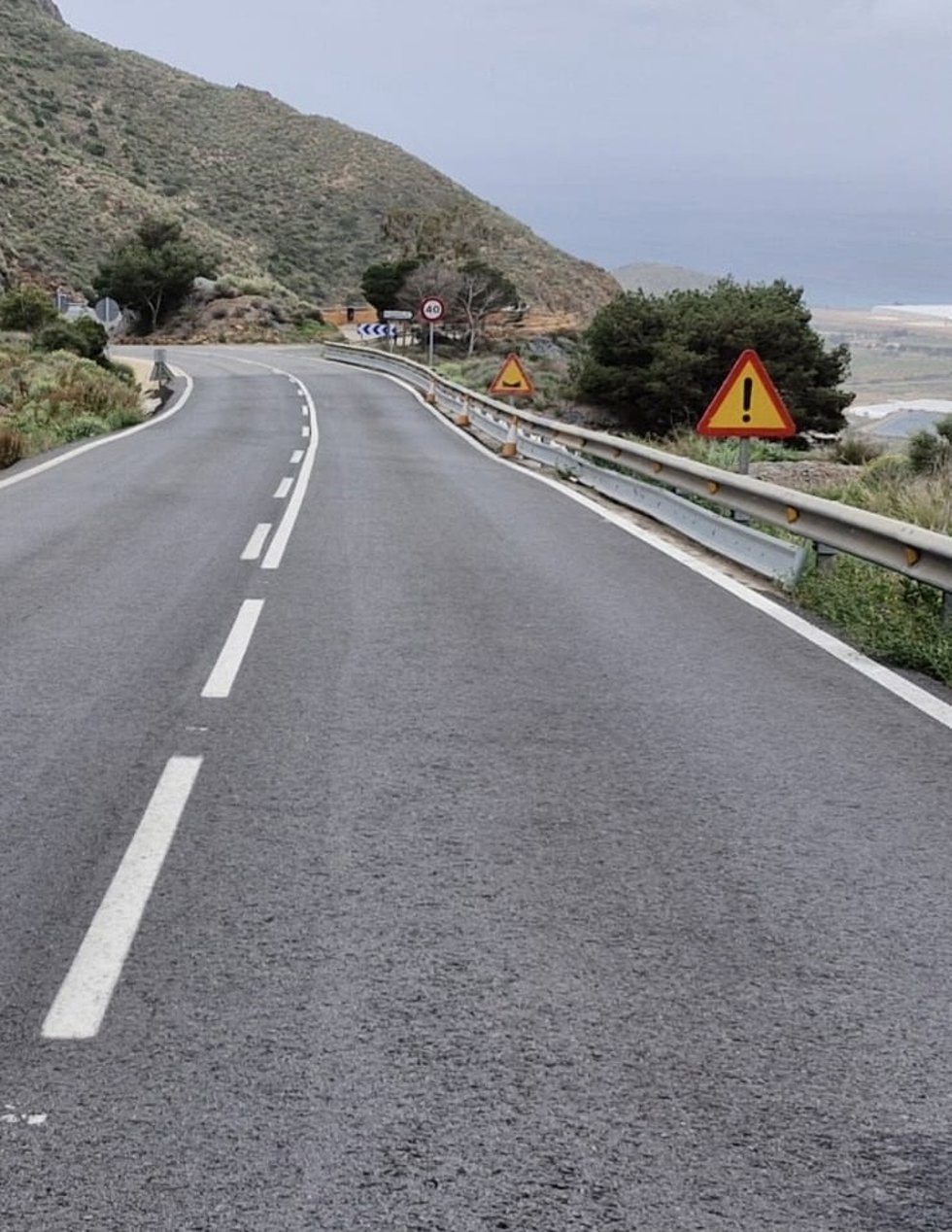 Los trabajos de reparación de los desperfectos en la carretera del Cedacero por la lluvia comienzan este jueves