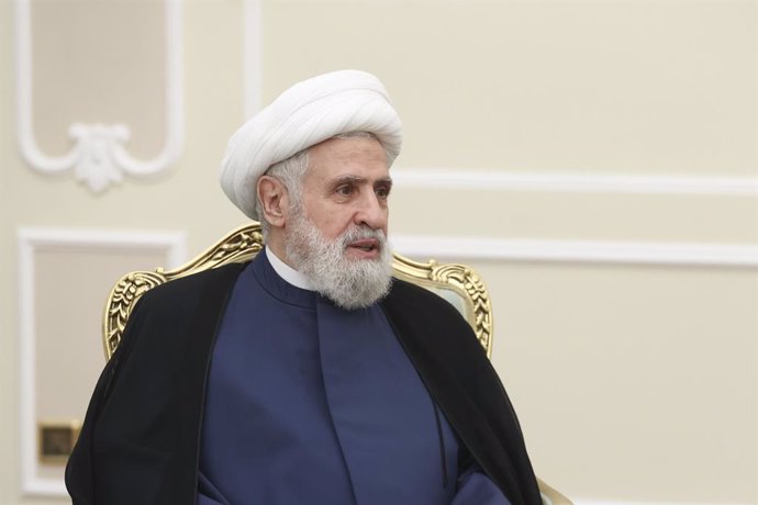 Archivo - FILED - 29 de julho de 2024, Irã, Teerã: O então vice-líder do Hezbollah, Naim Qassem, é fotografado durante uma reunião em Teerã. O líder do movimento pró-iraniano Hezbollah disse na quarta-feira que examinou a proposta dos EUA para um cessar-f