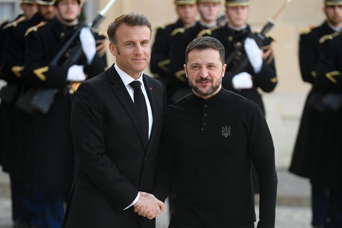 El presidente francés, Emmanuel Macron, y su homólogo ucraniano, Volodimir Zelenski