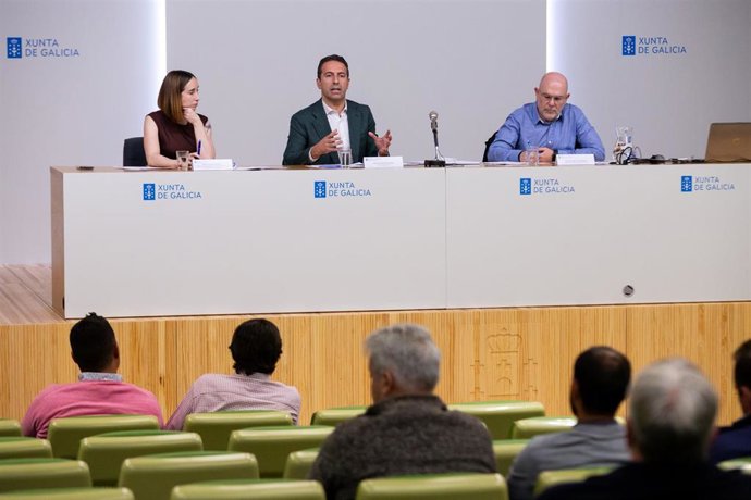 El conselleiro do Mar, Alfonso Villares, preside la Comisión del Mejillón.