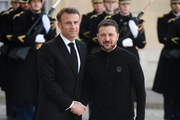 26 de março de 2025: Jantar de trabalho do Presidente da República, Sr. Emmanuel Macron, com o Sr. Volodymyr ZELENSKY, Presidente da Ucrânia, no Palácio do Eliseu, Paris FRANÇA Jantar de trabalho entre o Presidente da República, Sr. Emmanuel Macron, e o S