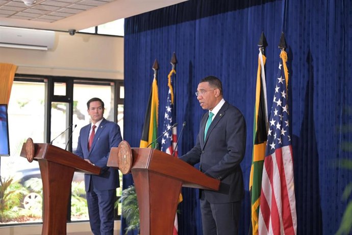 El secretario de Estado estadounidense, Marco Rubio, en rueda de prensa junto al primer ministro de Jamaica, Andrew Holness