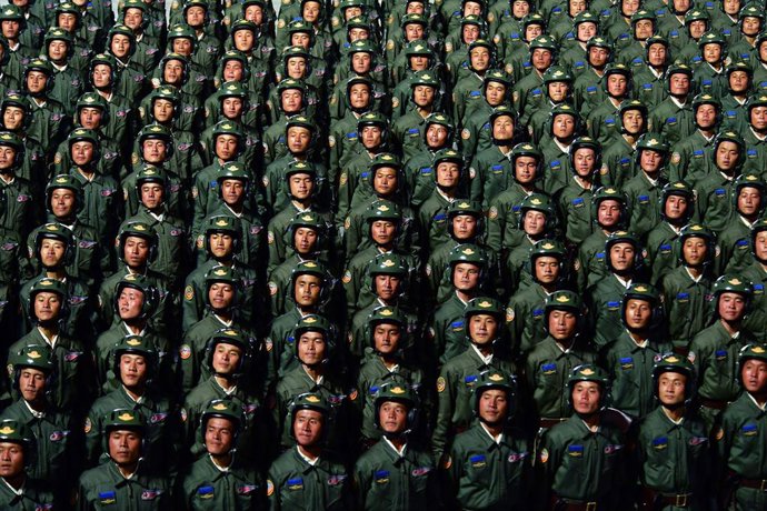 Archivo - Arquivo - Imagem de arquivo das forças armadas da Coreia do Norte em um desfile.
