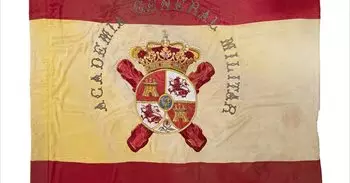La Real Fábrica de Tapices restaura la bandera original de la Academia General Militar de Zaragoza