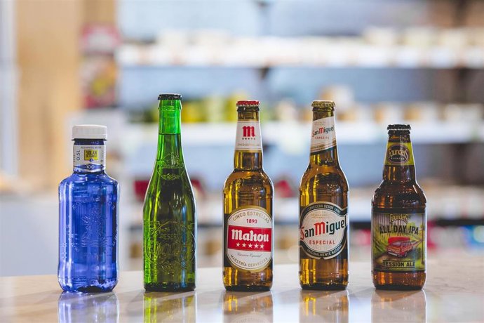 Archivo - Bodegón de cervezas Mahou San Miguel