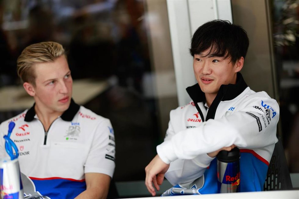 Archivo - El piloto neozelandés de F1 Liam Lawson (izquierda) y el japonés Yuki Tsunoda, en su etapa en el Visa Cash App RB F1 Team, durante el GP de Estados Unidos 2024.