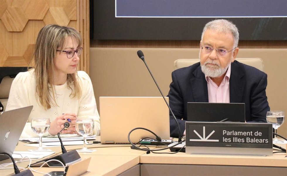 La secretaria ejecutiva de la Unión de Pequeños Agricultores de Baleares (UPA-AIA), Joana Mascaró, y el miembro del gabinete técnico de UPA nacional, Juan Manuel Delgado.