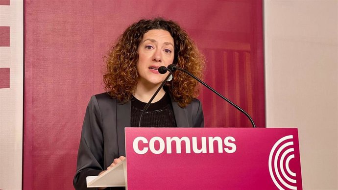 La portavoz de los Comuns y diputada de Sumar en el Congreso, Aina Vidal, en una rueda de prensa desde la sede de la formación