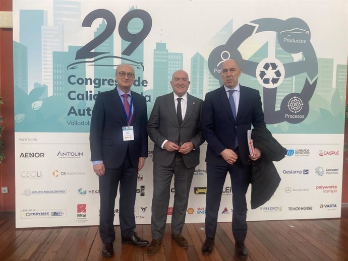 El director general de la AEC, Avelino Brito (i), Jesús Julio Carnero y Carlos Martín Tobalina.