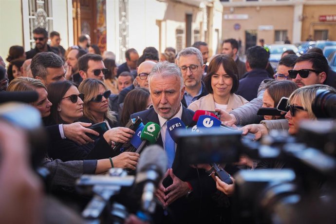 El ministro Ángel Víctor Torres atiende a los medios en Torrent