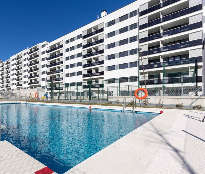 Archivo - Promoción de viviendas del Plan Vive en Valdebebas, en Madrid