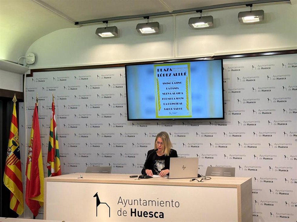 La concejal de Huesca Nuria Mur en la rueda de prensa de presentación de las actuaciones.
