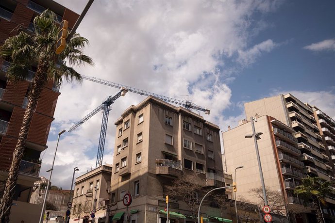 Archivo - Façana d'un edifici a Barcelona