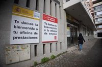 Los parados que cobren prestaciones por error no tendrán que devolverlas si su deuda es inferior a 18 euros