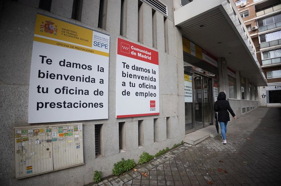 Fachada de la oficina de prestaciones del SEPE