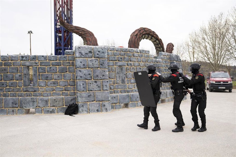 La Policía Foral realiza un simulacro de cinco situaciones de emergencia en el parque de Sendaviva